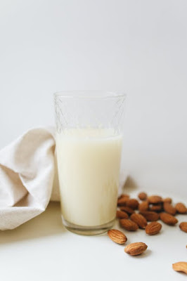 Benefits and harms of daily consumption of almond milk